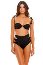 Thumbnail - tout-donna-bikini-top-11036-front-with-model - 1